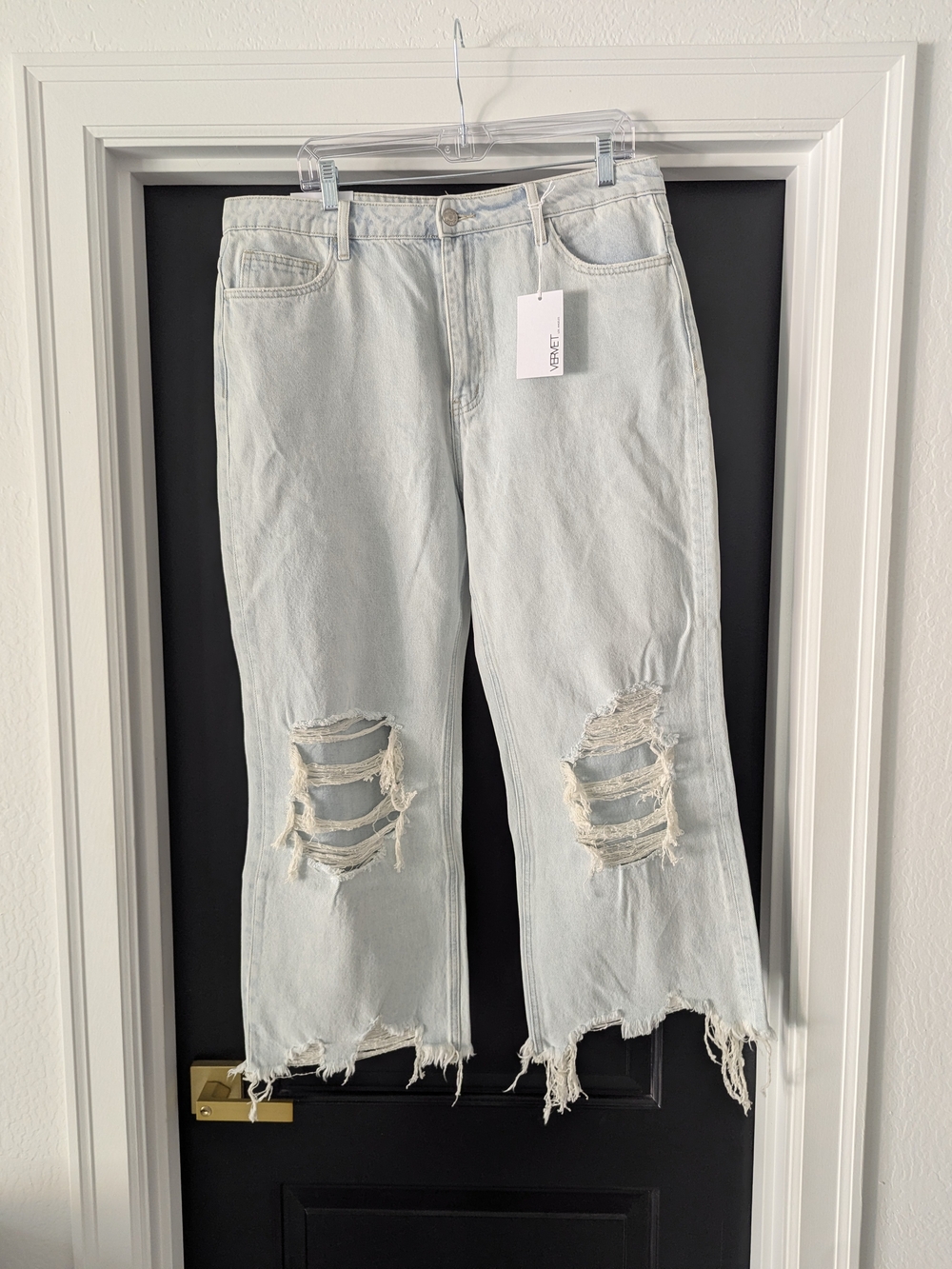 Vervet Light Wash Distressed Women’s Jeans